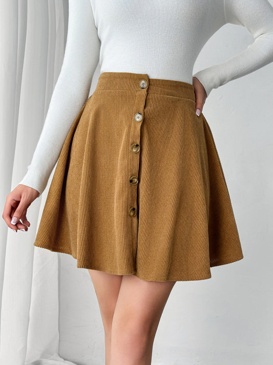 Buttoned Mini Skirt | Fall Fashion | Winter Fashion | Fashion Trends